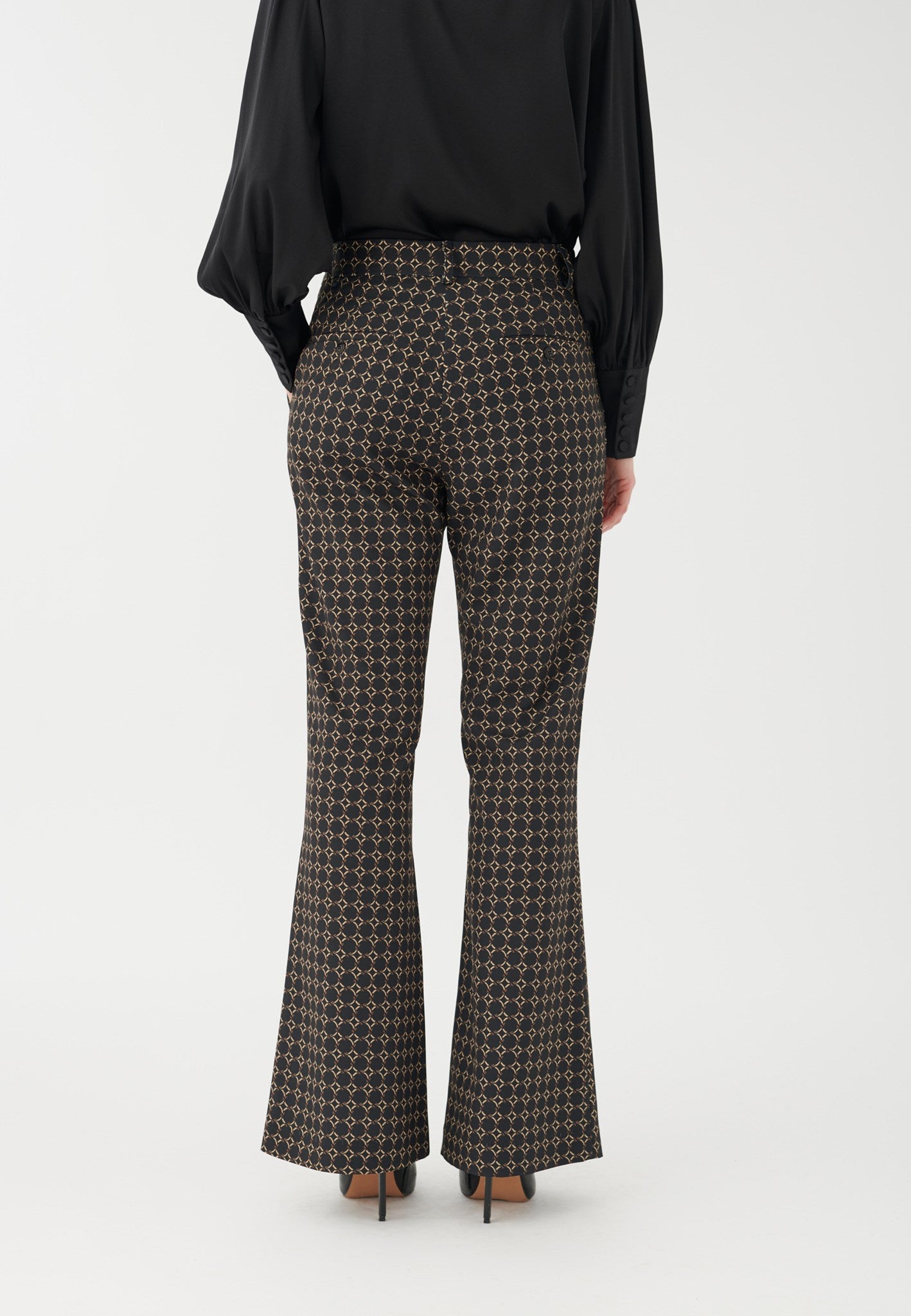 0230724_5793_WOM_B.jpg (1)