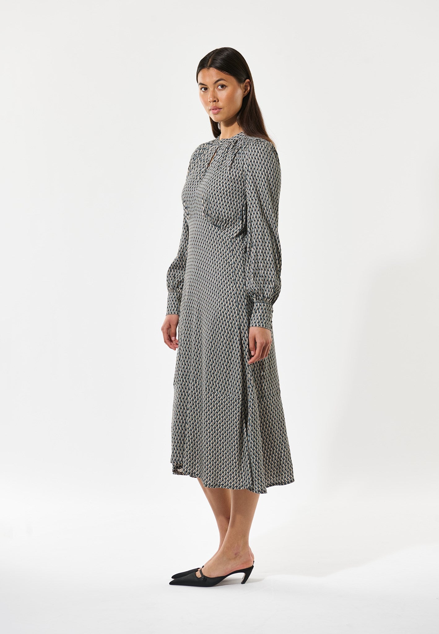 0810725 5889 41 Web A