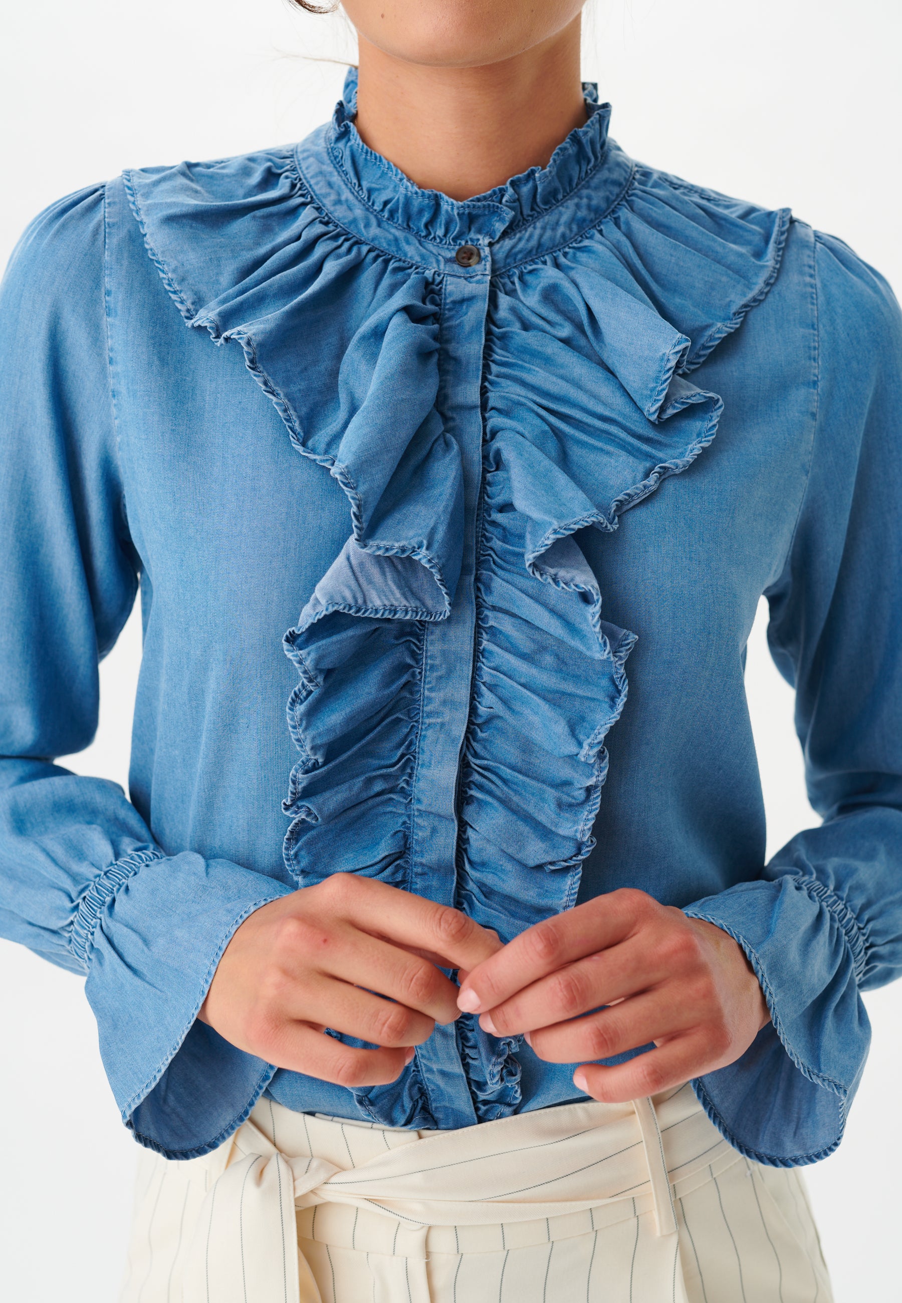 17-0122NS T_2039_WOM_C