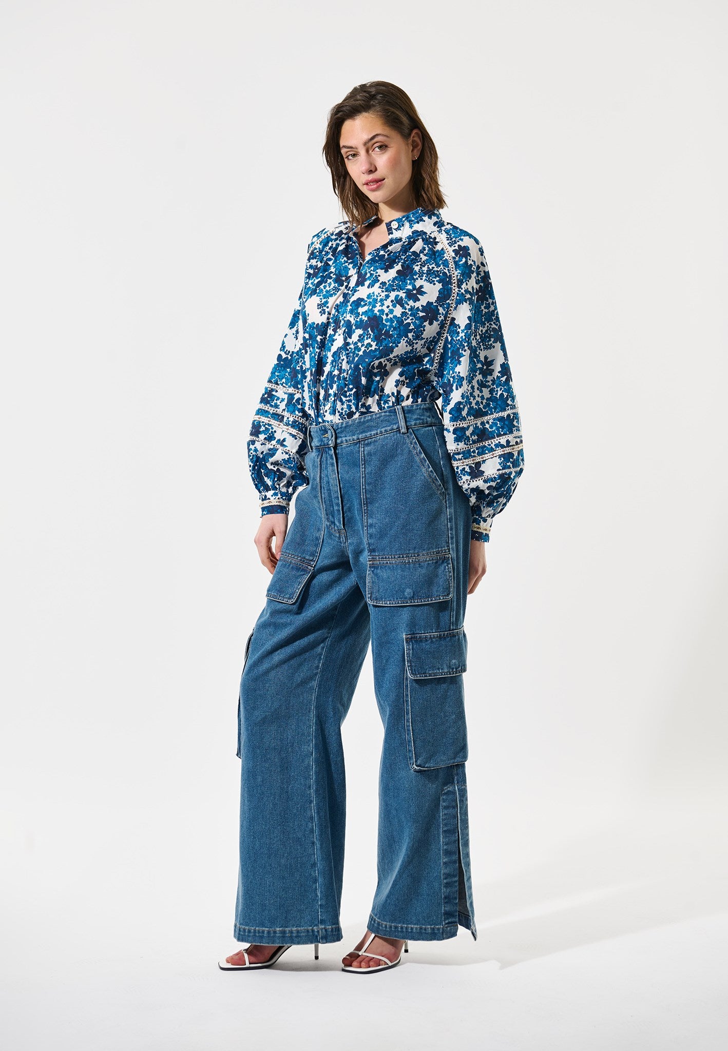 2390125 5841 28 Web
